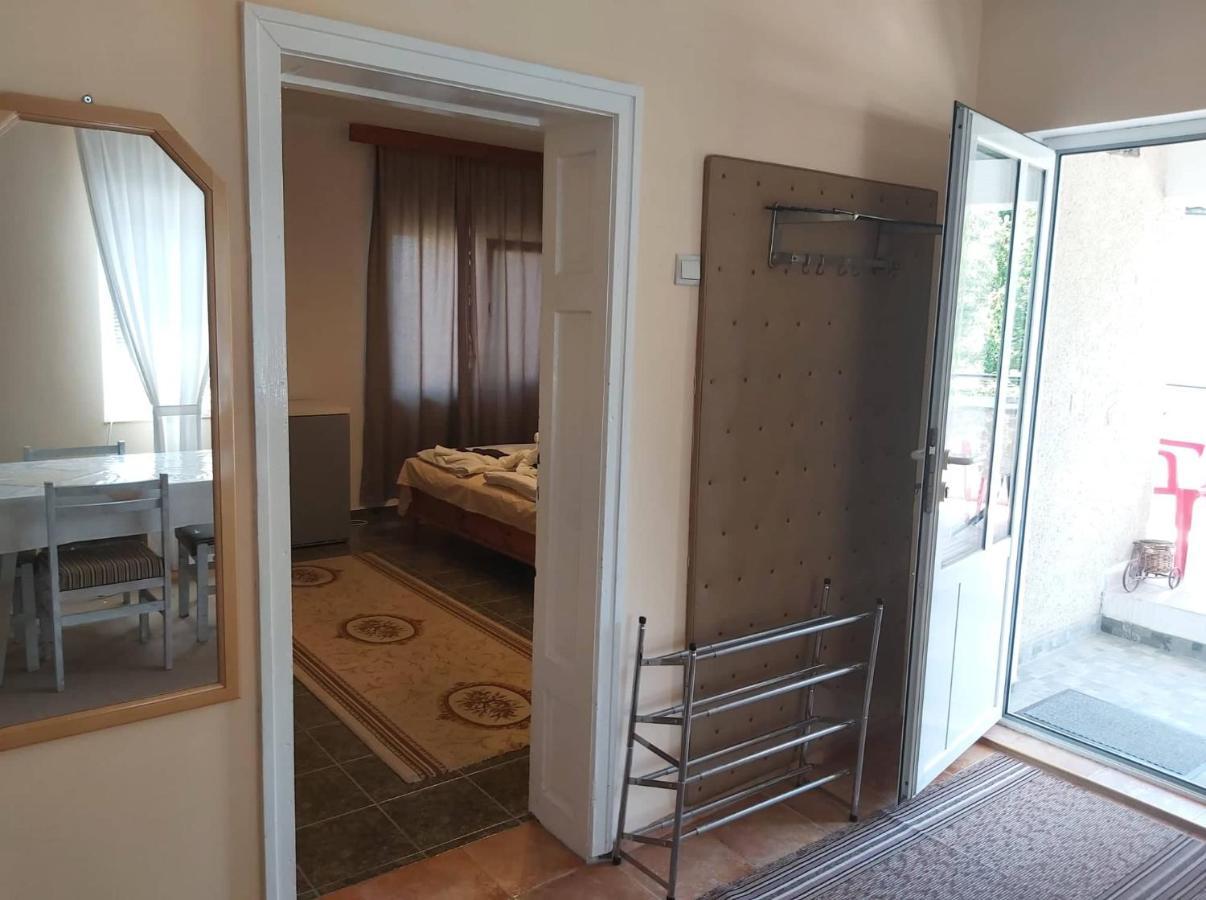 Guest Rooms Grudovi Obzor Εξωτερικό φωτογραφία